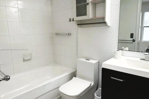 Снять в аренду кондоминиум в Майами-Бич, Флорида 1 спальня, 41.16м2, № 1975065 - фото 11