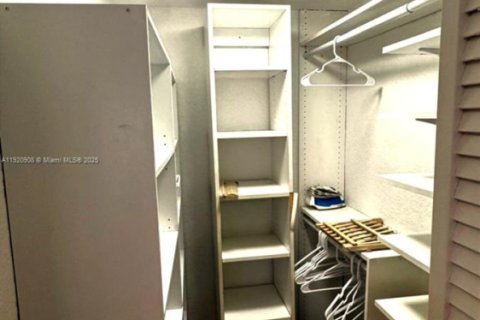 Снять в аренду кондоминиум в Майами-Бич, Флорида 1 спальня, 41.16м2, № 1975065 - фото 10