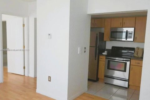 Снять в аренду кондоминиум в Майами-Бич, Флорида 1 спальня, 41.16м2, № 1975065 - фото 2