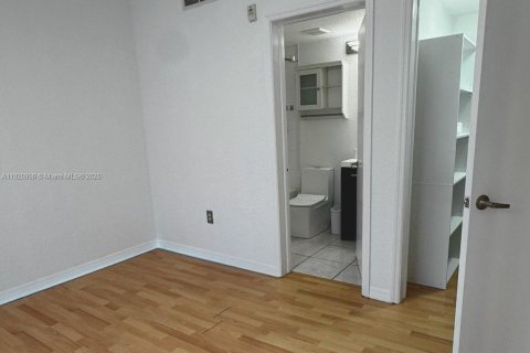 Снять в аренду кондоминиум в Майами-Бич, Флорида 1 спальня, 41.16м2, № 1975065 - фото 9