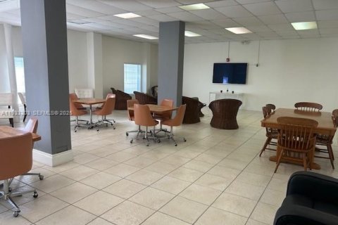 Copropriété à vendre à Bay Harbor Islands, Floride: 2 chambres, 110.74 m2 № 1992616 - photo 15