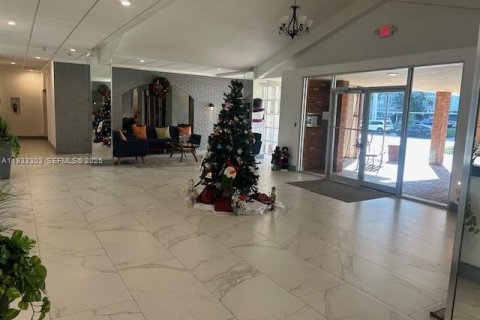 Copropriété à vendre à Bay Harbor Islands, Floride: 2 chambres, 110.74 m2 № 1992616 - photo 14