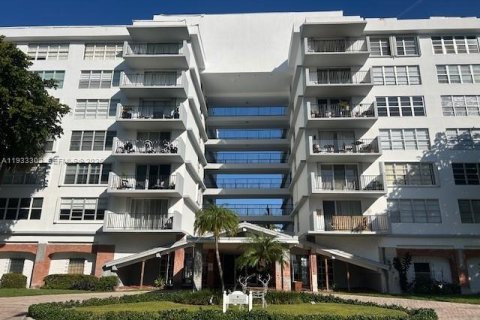 Copropriété à vendre à Bay Harbor Islands, Floride: 2 chambres, 110.74 m2 № 1992616 - photo 20