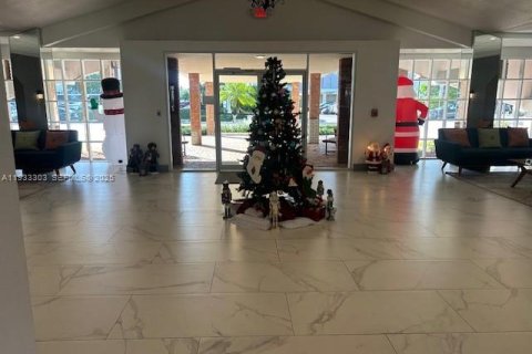 Copropriété à vendre à Bay Harbor Islands, Floride: 2 chambres, 110.74 m2 № 1992616 - photo 13