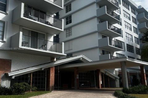 Copropriété à vendre à Bay Harbor Islands, Floride: 2 chambres, 110.74 m2 № 1992616 - photo 19