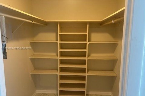 Copropriété à vendre à Bay Harbor Islands, Floride: 2 chambres, 110.74 m2 № 1992616 - photo 7