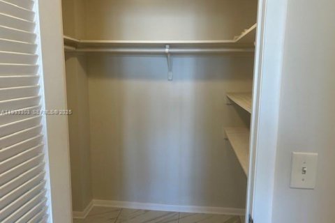 Copropriété à vendre à Bay Harbor Islands, Floride: 2 chambres, 110.74 m2 № 1992616 - photo 9