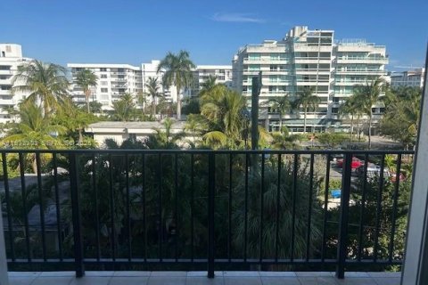 Copropriété à vendre à Bay Harbor Islands, Floride: 2 chambres, 110.74 m2 № 1992616 - photo 4