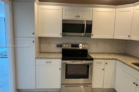 Copropriété à vendre à Bay Harbor Islands, Floride: 2 chambres, 110.74 m2 № 1992616 - photo 3