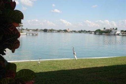 Condominio en venta en Saint Petersburg, Florida, 2 dormitorios, 106.37 m2 № 2285064 - foto 2