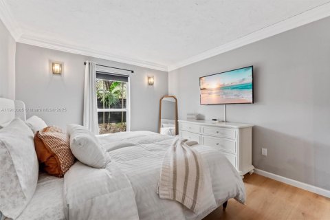 Condo in Pinecrest, Florida, 2 bedrooms  № 1971339 - photo 10