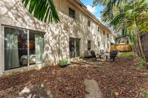 Condo in Pinecrest, Florida, 2 bedrooms  № 1971339 - photo 16