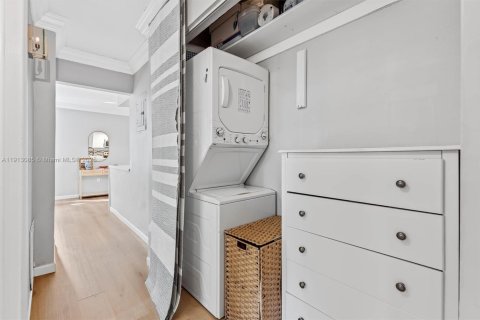 Condo in Pinecrest, Florida, 2 bedrooms  № 1971339 - photo 15