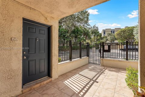 Condo in Pinecrest, Florida, 2 bedrooms  № 1971339 - photo 25