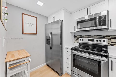 Condo in Pinecrest, Florida, 2 bedrooms  № 1971339 - photo 4