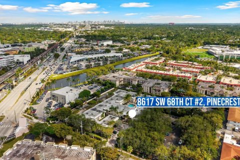 Condo in Pinecrest, Florida, 2 bedrooms  № 1971339 - photo 27