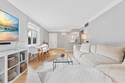 Condo in Pinecrest, Florida, 2 bedrooms  № 1971339 - photo 8