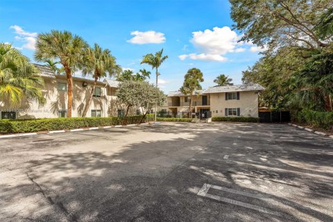 Condo in Pinecrest, Florida, 2 bedrooms  № 1971339 - photo 22