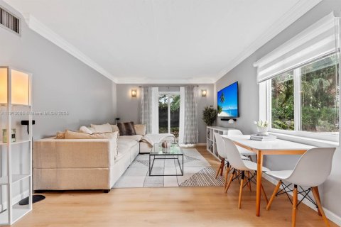 Condo in Pinecrest, Florida, 2 bedrooms  № 1971339 - photo 7