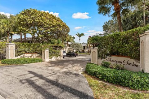 Condo in Pinecrest, Florida, 2 bedrooms  № 1971339 - photo 21