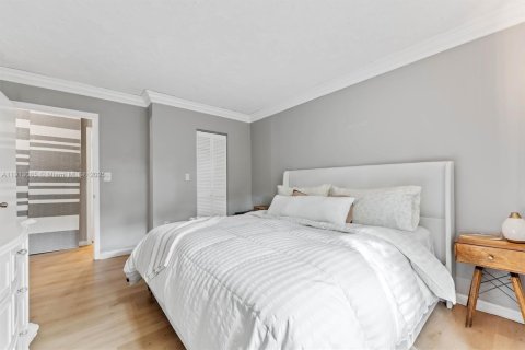 Condo in Pinecrest, Florida, 2 bedrooms  № 1971339 - photo 11