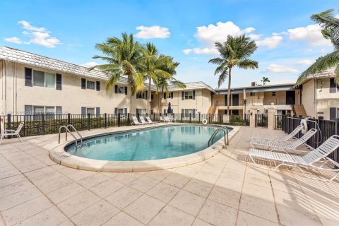 Condo in Pinecrest, Florida, 2 bedrooms  № 1971339 - photo 19