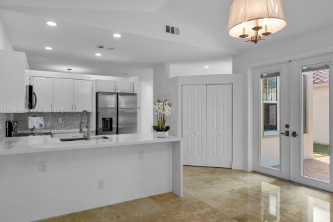 Casa en venta en Pembroke Pines, Florida, 3 dormitorios, 145.67 m2 № 1993811 - foto 7