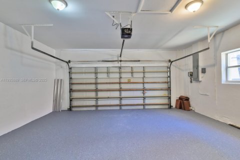 Casa en venta en Pembroke Pines, Florida, 3 dormitorios, 145.67 m2 № 1993811 - foto 26