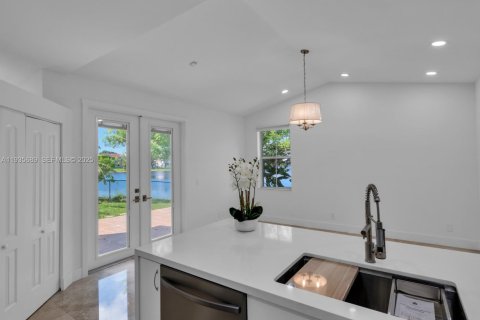 Casa en venta en Pembroke Pines, Florida, 3 dormitorios, 145.67 m2 № 1993811 - foto 4