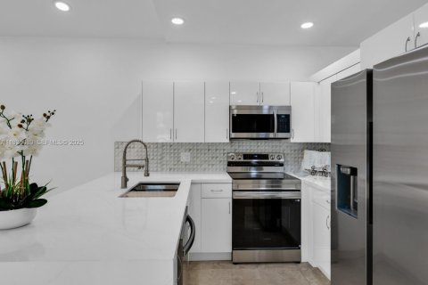 Casa en venta en Pembroke Pines, Florida, 3 dormitorios, 145.67 m2 № 1993811 - foto 6