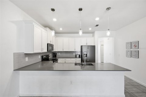 Condominio en venta en Davenport, Florida, 3 dormitorios, 166.11 m2 № 2202333 - foto 10