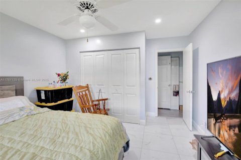 House in Davie, Florida 3 bedrooms, 213.12 sq.m. № 1716124 - photo 18