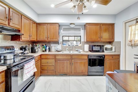 House in Davie, Florida 3 bedrooms, 213.12 sq.m. № 1716124 - photo 7