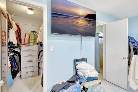 House in Davie, Florida 3 bedrooms, 213.12 sq.m. № 1716124 - photo 15