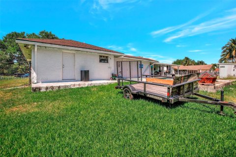 House in Davie, Florida 3 bedrooms, 213.12 sq.m. № 1716124 - photo 25