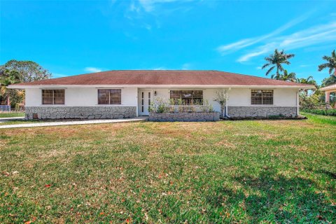 House in Davie, Florida 3 bedrooms, 213.12 sq.m. № 1716124 - photo 1