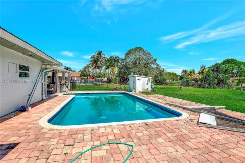 House in Davie, Florida 3 bedrooms, 213.12 sq.m. № 1716124 - photo 23