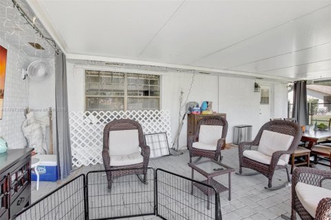 House in Davie, Florida 3 bedrooms, 213.12 sq.m. № 1716124 - photo 24