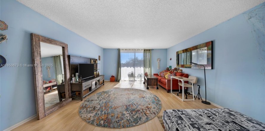 Studio à Condo à North Miami, Floride № 1872265