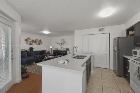 Condo in Coral Springs, Florida, 1 bedroom  № 2186148 - photo 9