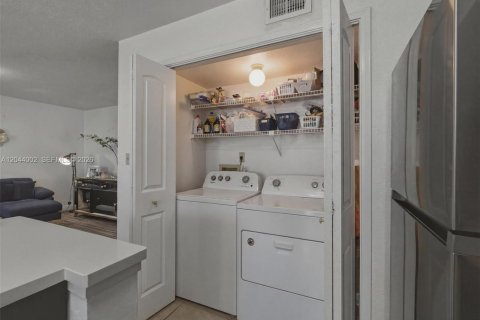 Condo in Coral Springs, Florida, 1 bedroom  № 2186148 - photo 18