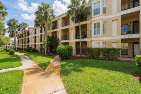 Condo in Coral Springs, Florida, 1 bedroom  № 2186148 - photo 24