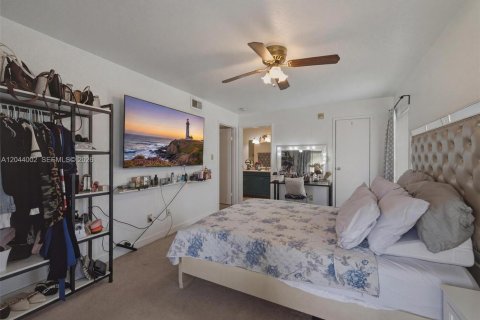 Condo in Coral Springs, Florida, 1 bedroom  № 2186148 - photo 14