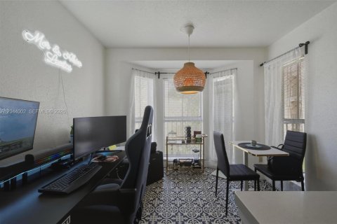 Condo in Coral Springs, Florida, 1 bedroom  № 2186148 - photo 11