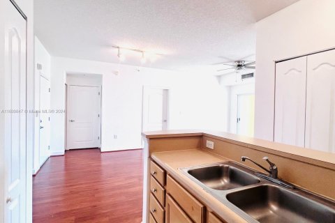 Condominio en venta en South Miami, Florida, 3 dormitorios, 108.14 m2 № 1863766 - foto 13