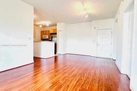 Condominio en venta en South Miami, Florida, 3 dormitorios, 108.14 m2 № 1863766 - foto 18