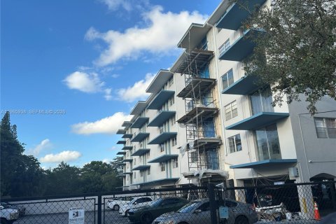 Condominio en venta en North Miami, Florida, 1 dormitorio, 81.57 m2 № 2029097 - foto 28