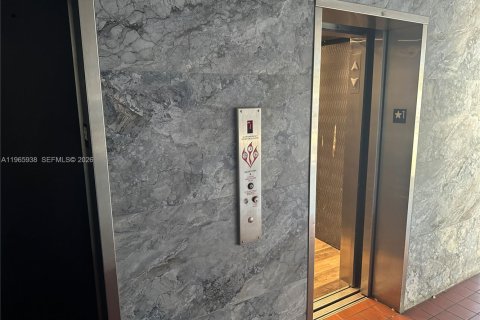 Condominio en venta en North Miami, Florida, 1 dormitorio, 81.57 m2 № 2029097 - foto 19