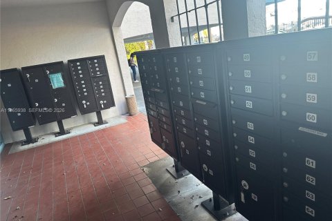 Condominio en venta en North Miami, Florida, 1 dormitorio, 81.57 m2 № 2029097 - foto 21