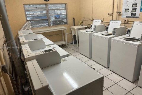 Condominio en venta en North Miami, Florida, 1 dormitorio, 81.57 m2 № 2029097 - foto 22